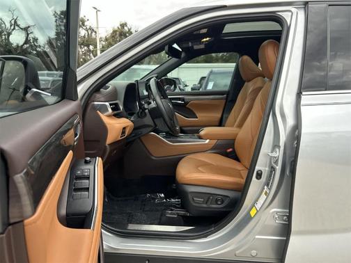 2021 Toyota Highlander Hybrid Platinum