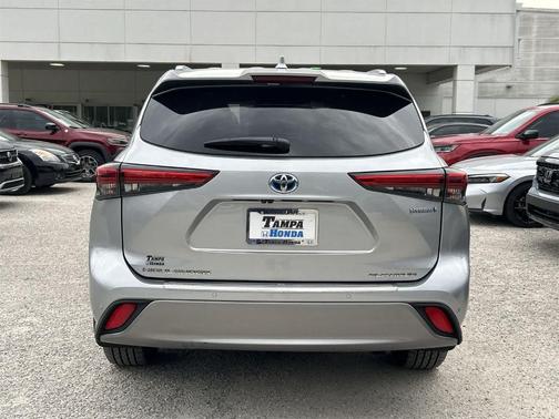 2021 Toyota Highlander Hybrid Platinum