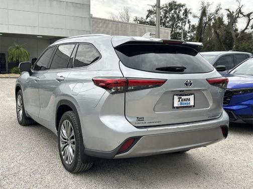 2021 Toyota Highlander Hybrid Platinum