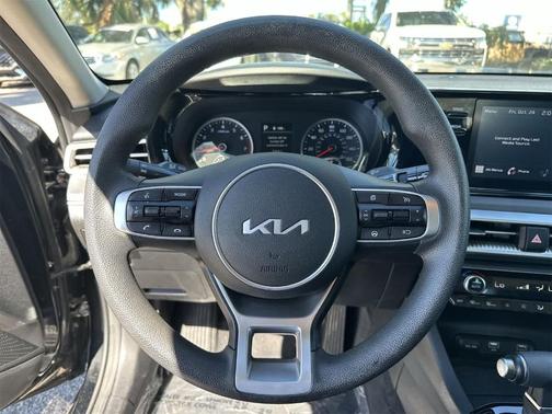2022 Kia K5 LXS