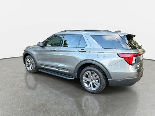 Carbonized Gray Metallic 2025 Ford Explorer Active