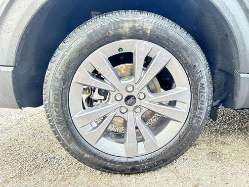 Carbonized Gray Metallic 2025 Ford Explorer Active