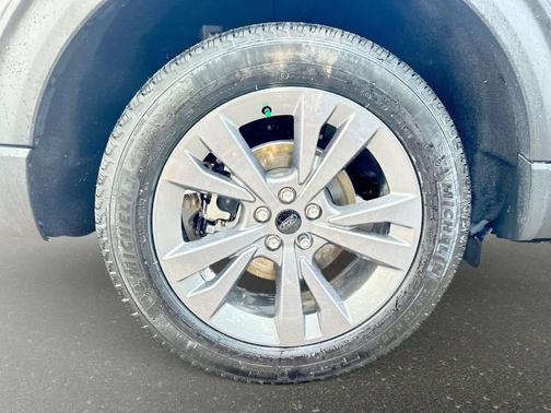 Carbonized Gray Metallic 2025 Ford Explorer Active