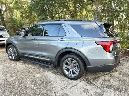 Carbonized Gray Metallic 2025 Ford Explorer Active