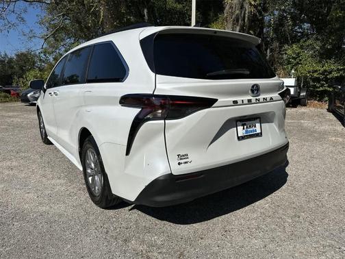 2025 Toyota Sienna XLE