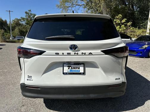 2025 Toyota Sienna XLE
