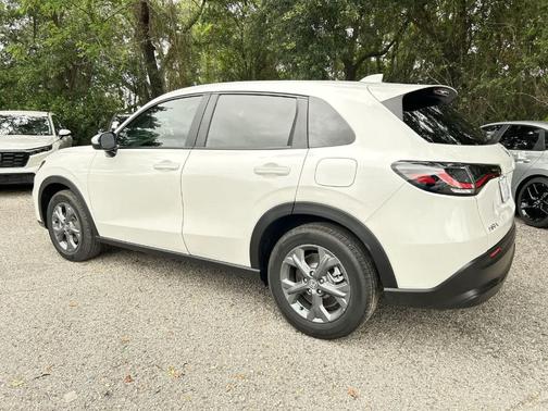 Platinum White Pearl 2026 Honda HR-V LX