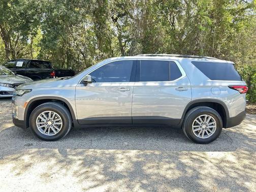 Sterling Gray Metallic 2023 Chevrolet Traverse LT Cloth
