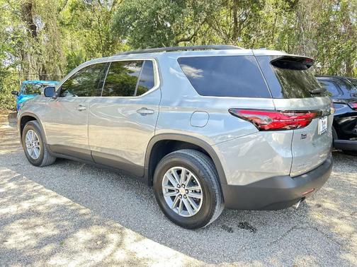 Sterling Gray Metallic 2023 Chevrolet Traverse LT Cloth