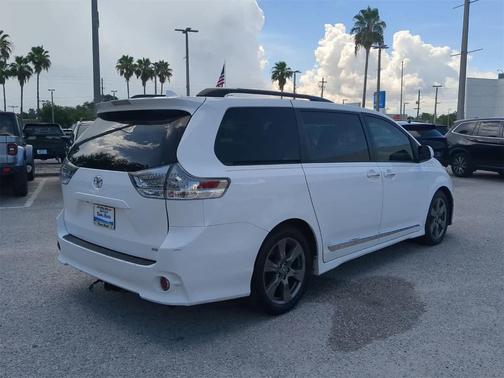 2018 Toyota Sienna SE