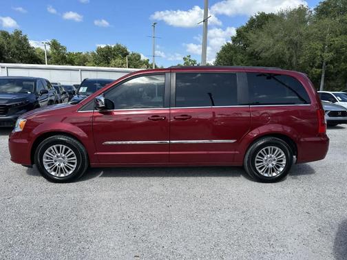 2015 Chrysler Town & Country Touring-L