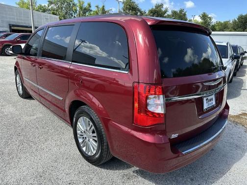 2015 Chrysler Town & Country Touring-L