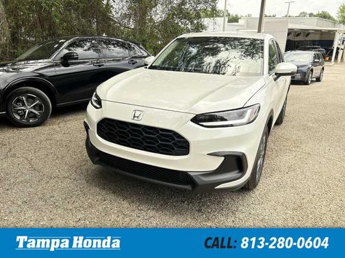 Platinum White Pearl 2026 Honda HR-V LX