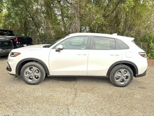 Platinum White Pearl 2026 Honda HR-V LX