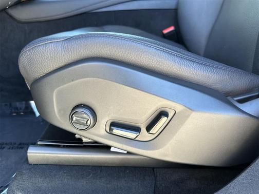 2024 Volvo XC90 B6 Plus Bright Theme 7-Seater