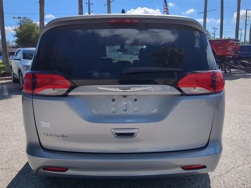 2021 Chrysler Voyager LXI