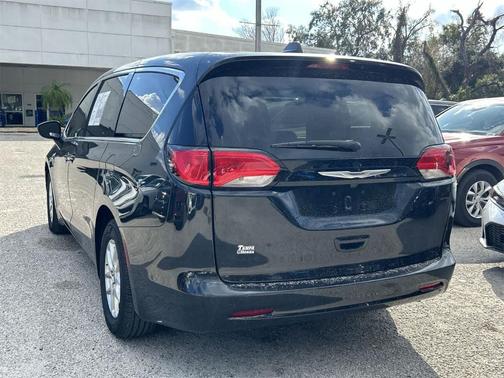 2024 Chrysler Voyager LX