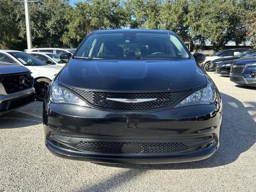 2024 Chrysler Voyager LX