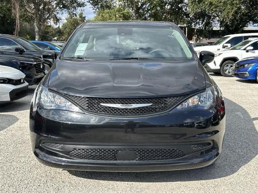 2024 Chrysler Voyager LX