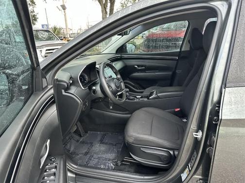2023 Hyundai TUCSON SE
