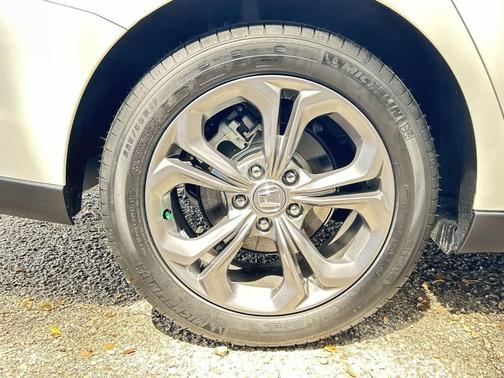 Platinum White Pearl 2024 Honda Accord EX