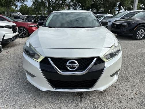 White 2018 Nissan Maxima 3.5 SV