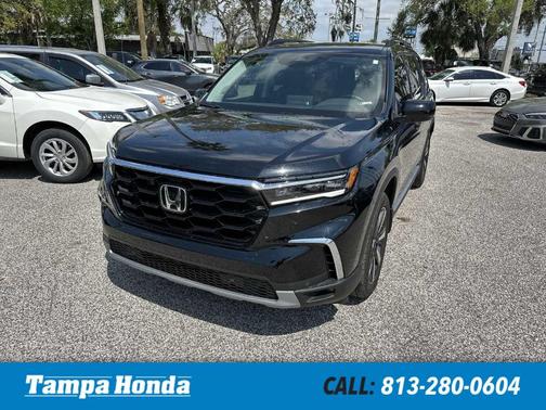 Crystal Black Pearl 2024 Honda Pilot Touring