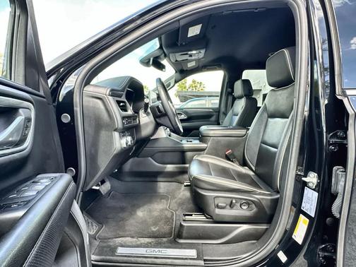 Onyx Black 2024 GMC Yukon SLT