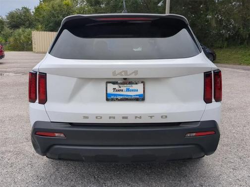 2022 Kia Sorento LX