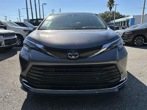 2024 Toyota Sienna XLE