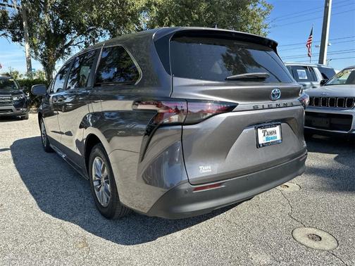 2024 Toyota Sienna XLE