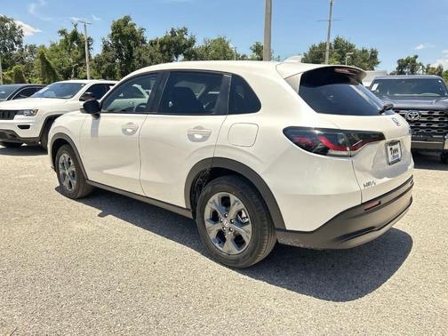 Platinum White Pearl 2026 Honda HR-V LX