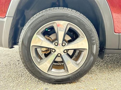 Velvet Red Pearlcoat 2019 Jeep Cherokee Limited