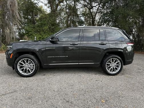 2023 Jeep Grand Cherokee Summit