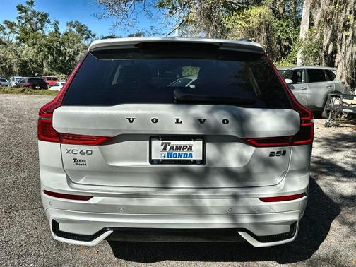 2024 Volvo XC60 B5 Plus Dark Theme