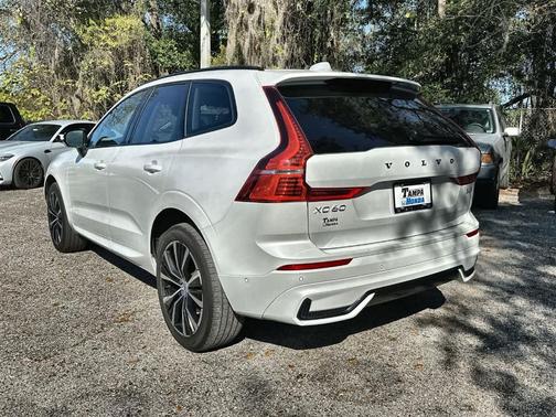 2024 Volvo XC60 B5 Plus Dark Theme
