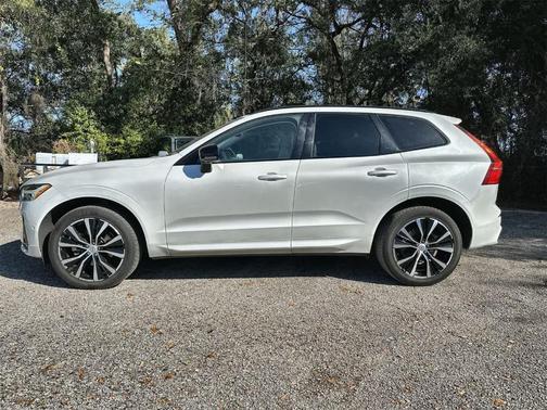 2024 Volvo XC60 B5 Plus Dark Theme
