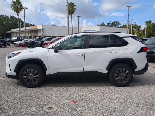 2020 Toyota RAV4 LE