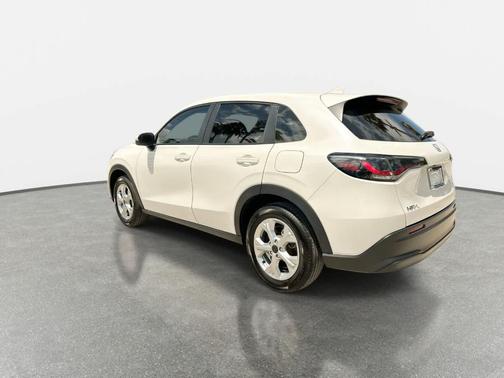 Platinum White Pearl 2025 Honda HR-V LX
