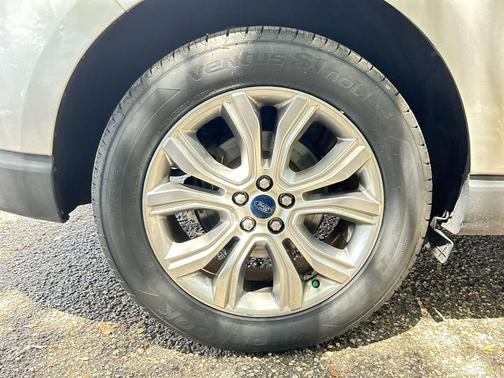 Ingot Silver Metallic 2019 Ford Edge Titanium
