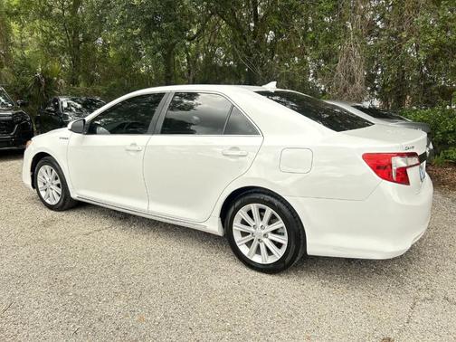 Super White 2014 Toyota Camry Hybrid XLE