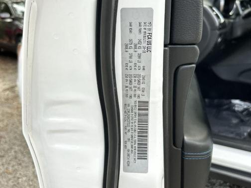 Bright White Clearcoat 2019 Jeep Grand Cherokee Upland