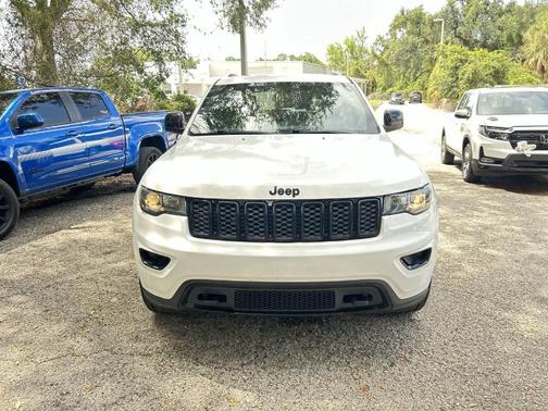Bright White Clearcoat 2019 Jeep Grand Cherokee Upland