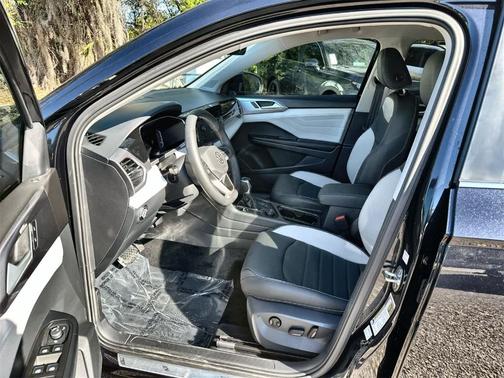 2025 Volkswagen Taos 1.5T SEL