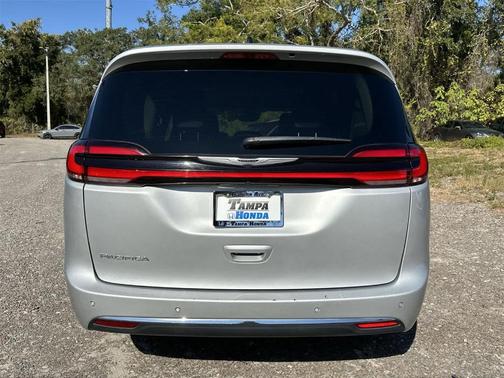 2024 Chrysler Pacifica Touring-L