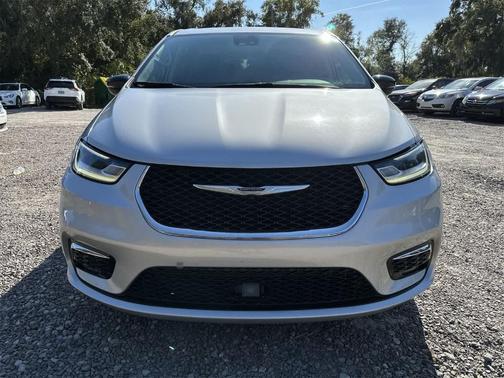 2024 Chrysler Pacifica Touring-L