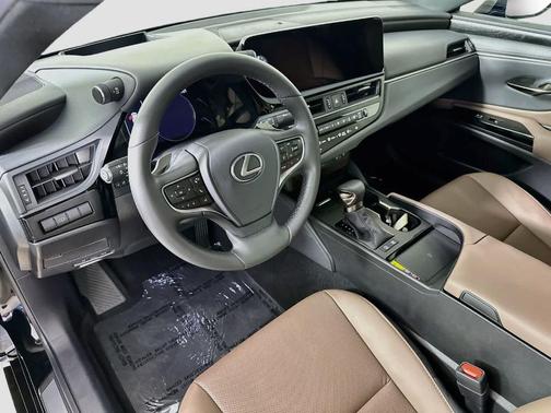 Obsidian Black 2024 Lexus ES 300h