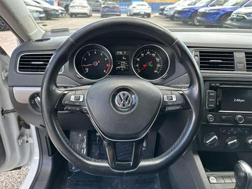 2015 Volkswagen Jetta Auto SE w/Connectivity/Navigation