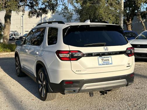 2024 Honda Pilot Touring