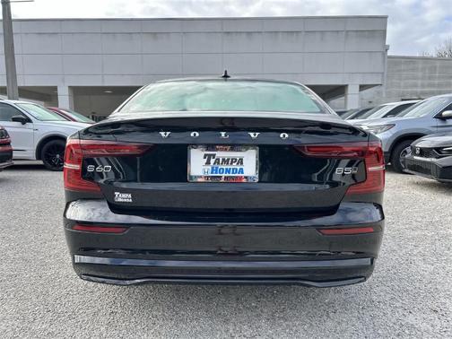 2024 Volvo S60 B5 Plus Dark Theme